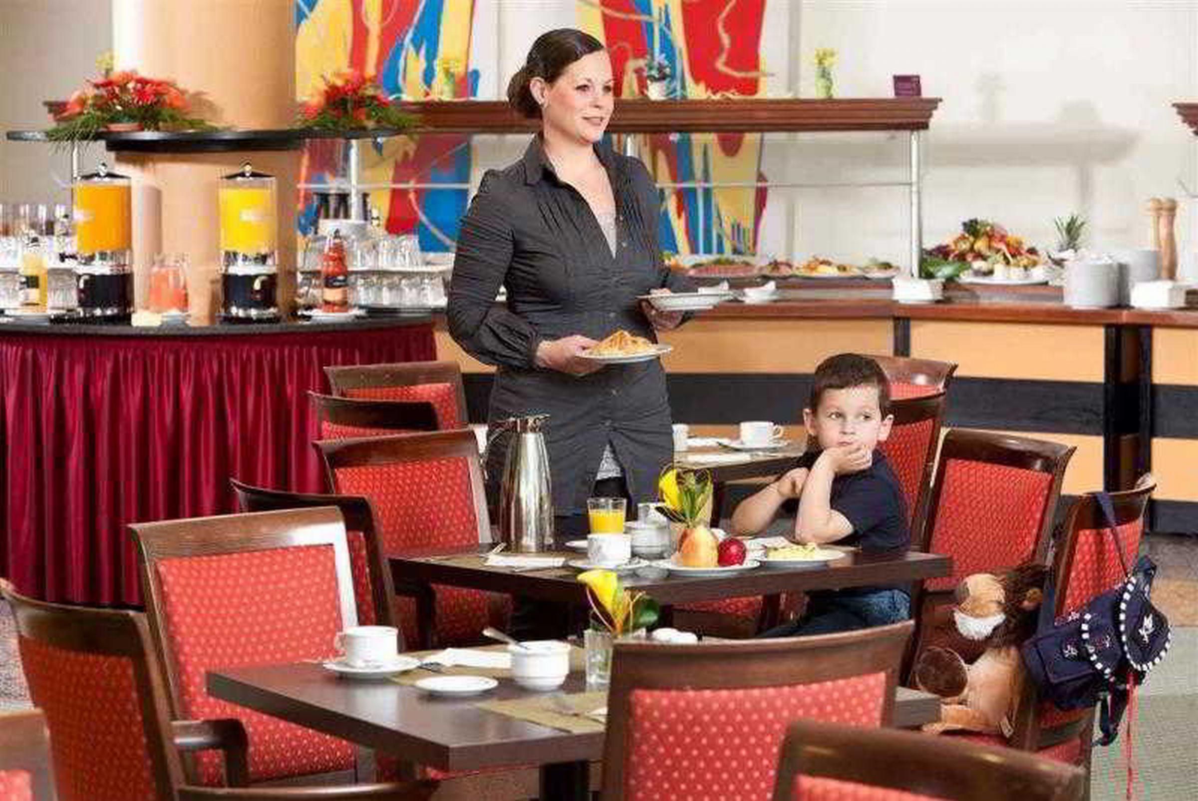 Mercure Hotel Berlin Tempelhof Esterno foto