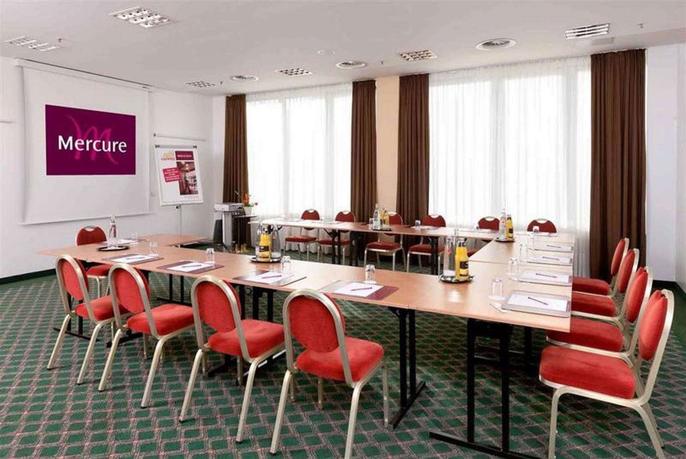 Mercure Hotel Berlin Tempelhof Esterno foto