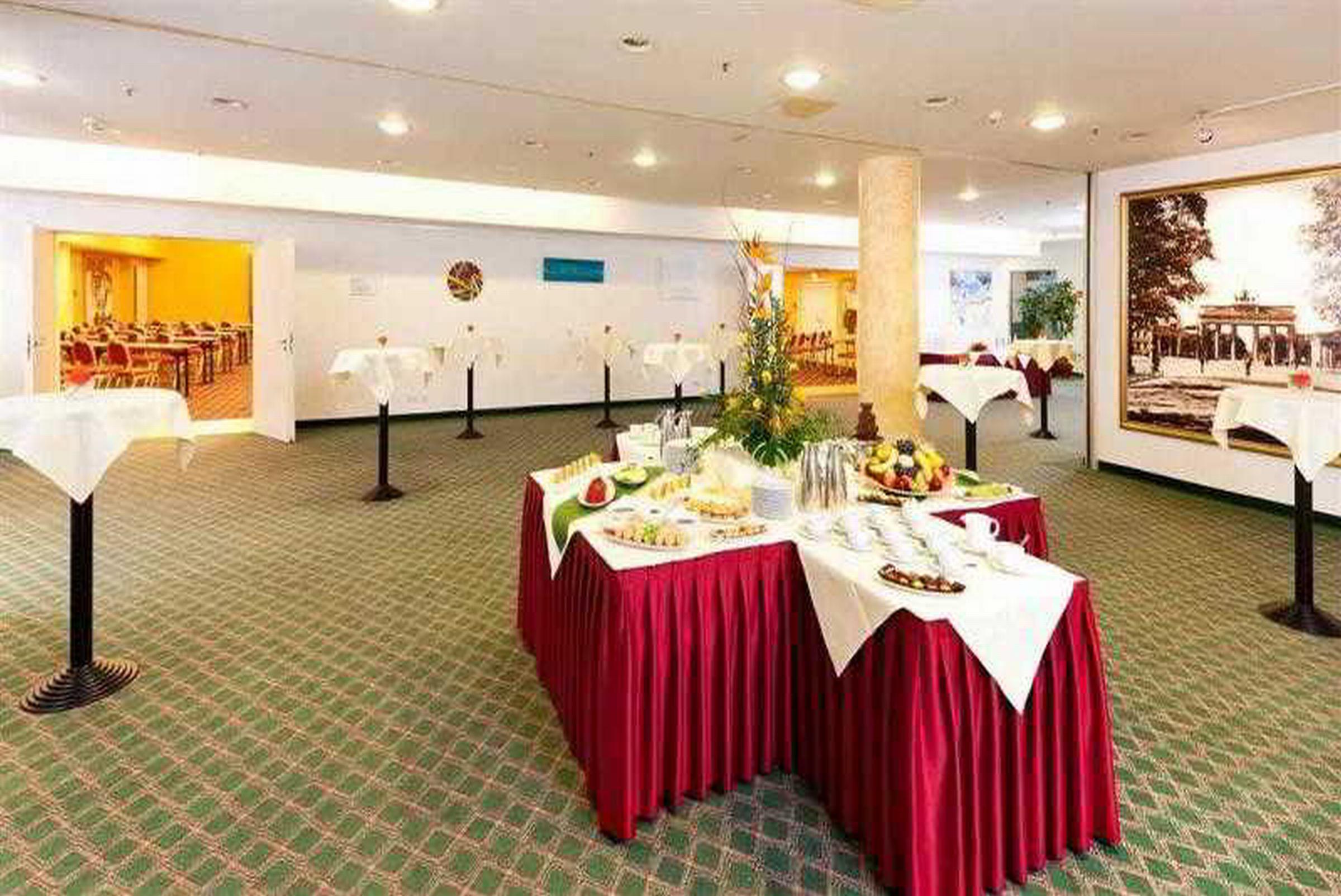 Mercure Hotel Berlin Tempelhof Esterno foto