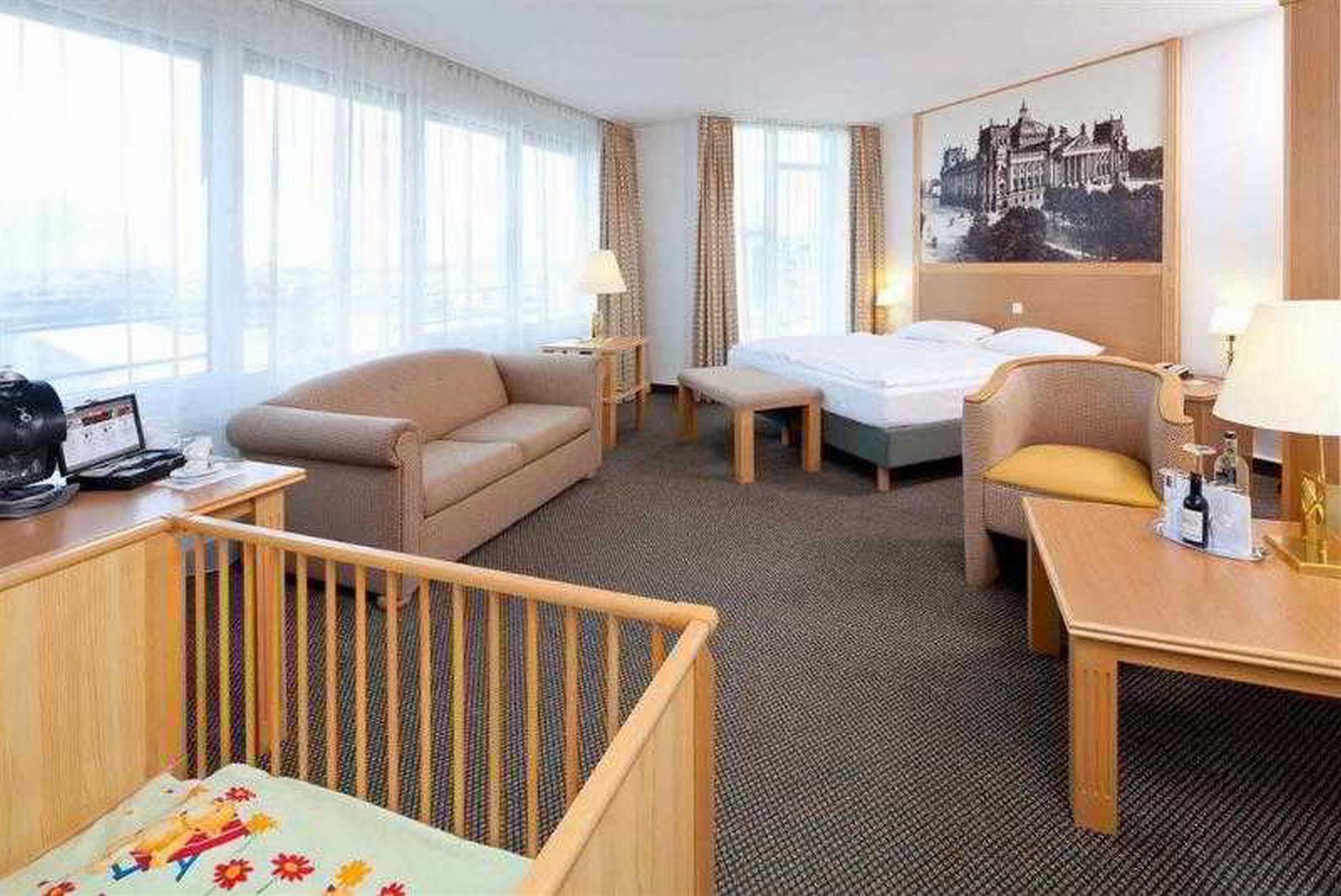 Mercure Hotel Berlin Tempelhof Esterno foto