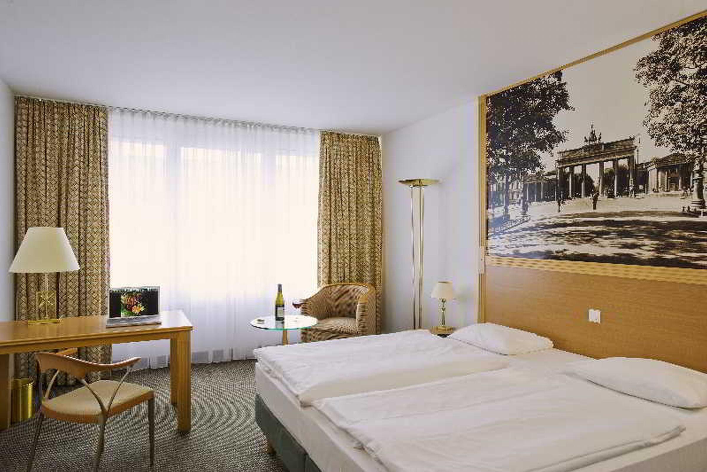 Mercure Hotel Berlin Tempelhof Esterno foto